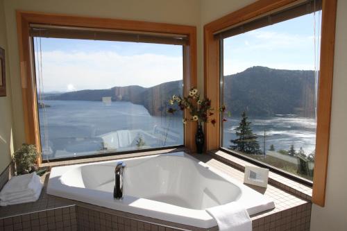 ห้องน้ำ, Moon Water Lodge in มาลาแฮต บีซี