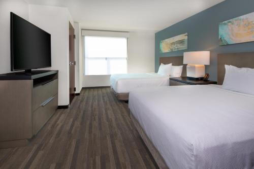 2 bedrooms, 3 beds