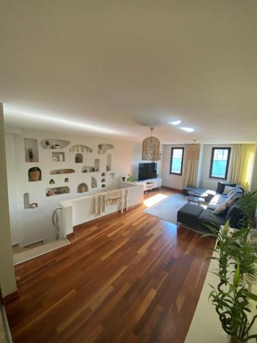 Private Triplex House in the City Center
