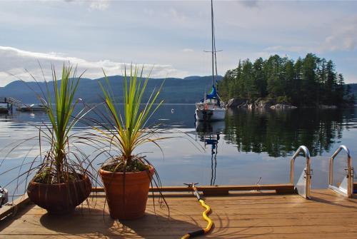 Tranquility Bay Waterfront Inn