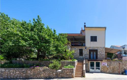 Beautiful Apartment In Njivice With Wifi