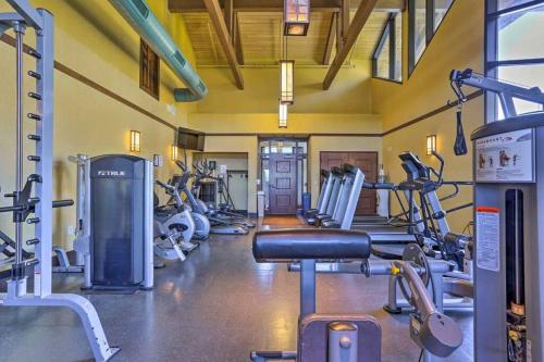 Peaceful Pocono Lakefront, beach, pools, firepit, pets