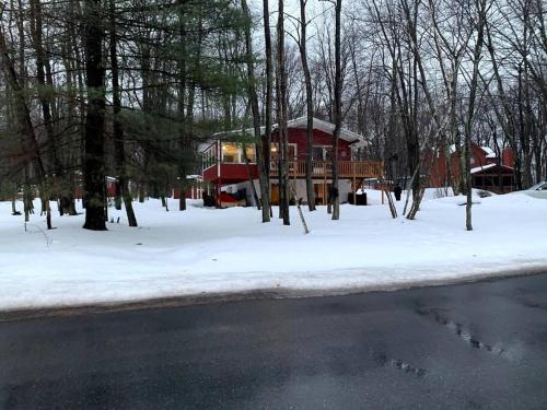 New! Lake & Beachfront Getaway in Poconos!