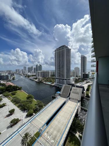 23rd floor Luxury & Spacious BeachWalk Resort Apartment with Amazing View in Hallandale Beach, USA