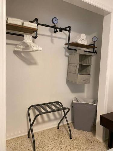 Stayover In Miami Home 2BR - 1BTH - free parking in Miami, USA