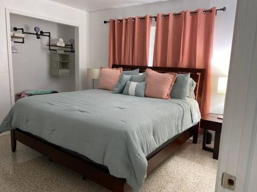 Stayover In Miami Home 2BR - 1BTH - free parking in Miami, USA