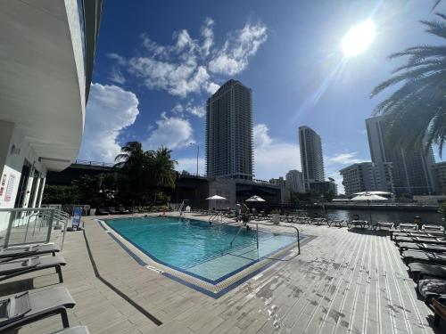 23rd floor Luxury & Spacious BeachWalk Resort Apartment with Amazing View in Hallandale Beach, USA