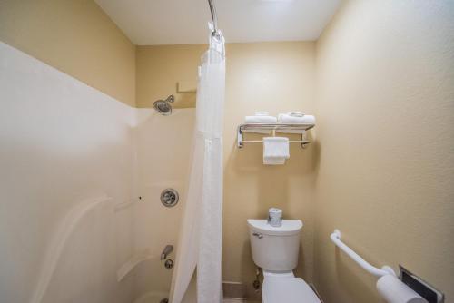 Relax Inn and Suites Kuttawa - image 9