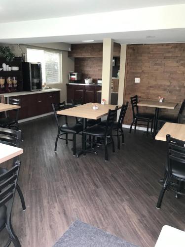 Recreation Inn and Suites Kelowna in Kelowna, Canada
