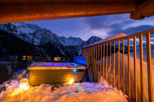 Suite with Hot Tub