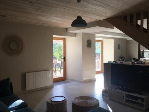La Maison de LAZ , maison de caractère entièrement rénovée 2022 (La Maison de LAZ , maison de caractere entierement renovee 2022) in Saint-Pierre-Toirac