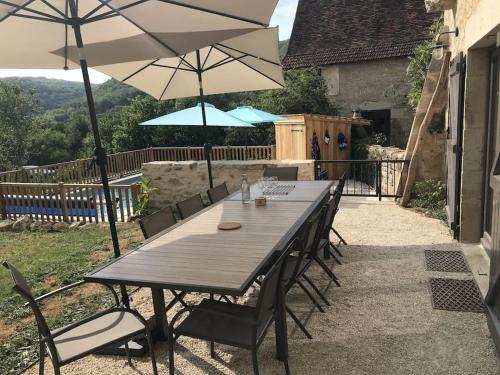 La Maison de LAZ , maison de caractère entièrement rénovée 2022 (La Maison de LAZ , maison de caractere entierement renovee 2022) in Saint-Pierre-Toirac