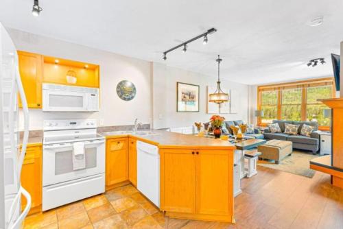 Silvermill Lodge 1 Bedroom In River Run Village in Keystone, USA