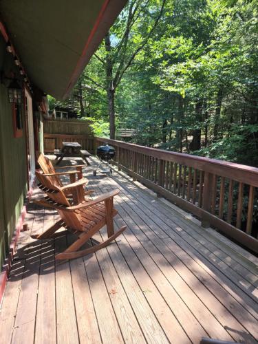 周邊環境, 木蘭溪畔度假屋 (Magnolia Streamside Resort) in 卡纳登西斯