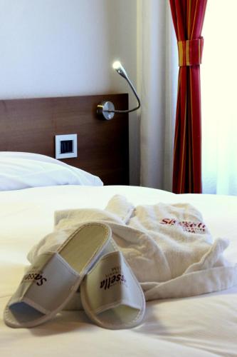 2 twin beds