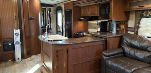 . 3 Bedroom house and 2 RVs
