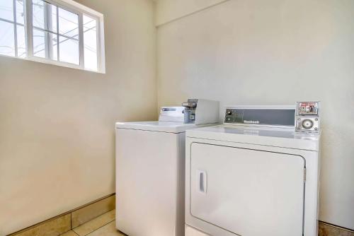 Motel 6 Gardena - image 7