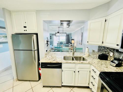 Unit 510 - West Sunset View Platinum Unit Bonus Electric Fireplace! - image 12