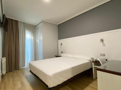 Double Room image 8