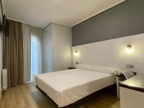Double Room image 7