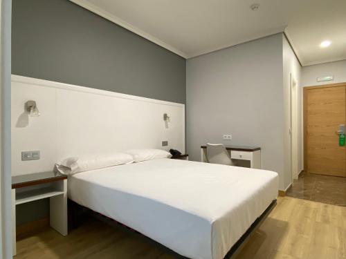 Double Room image 5