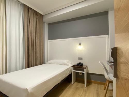 Economy Single Room image 7