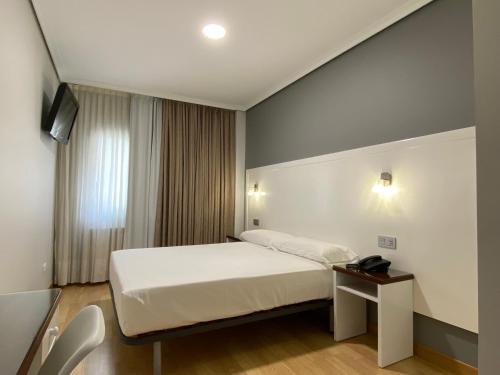 Double Room image 2