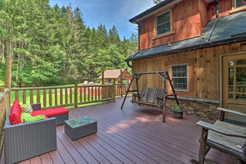 Spacious Escape with Deck and Ponds Near Skiing! in Palmerton, USA
