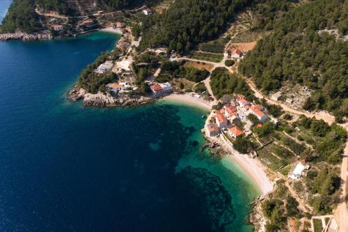 Isolated apartments with a swimming pool Cove Tvrdni Dolac, Hvar - 6112