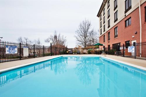 Holiday Inn Express & Suites Greenville-Downtown by IHG - 수영장