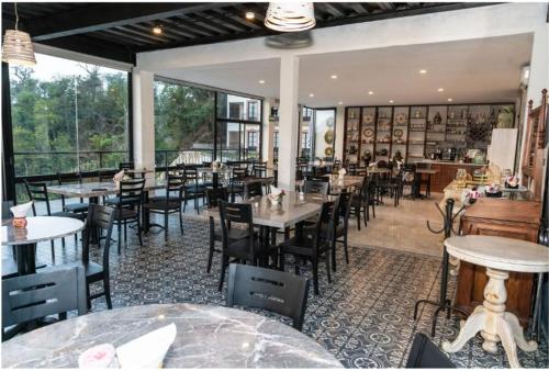 382213640 Hotel Danini