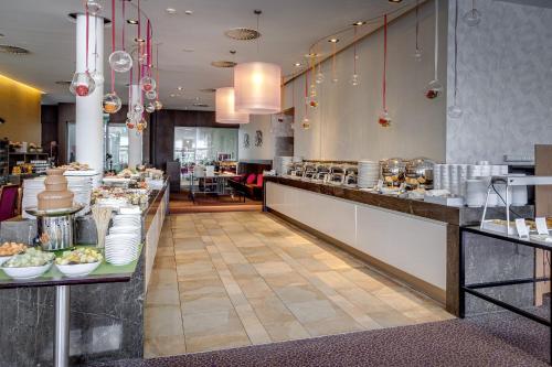 382226399 Holiday Inn Resort Warsaw Józefów by IHG