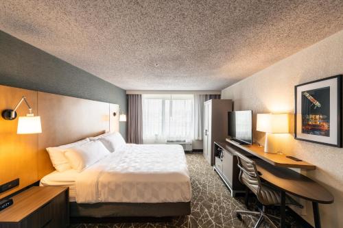 Holiday Inn Newark International Airport