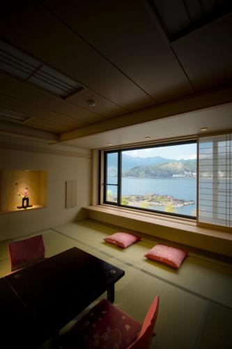 Japanese-Style Large Standard Room with Lake View