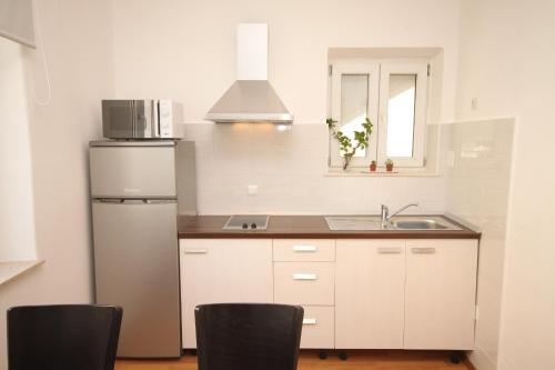 Apartments with WiFi Omis - 6772 - image 7