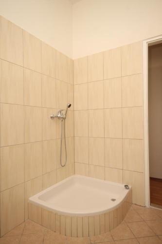 Apartments with WiFi Omis - 6772 - image 8