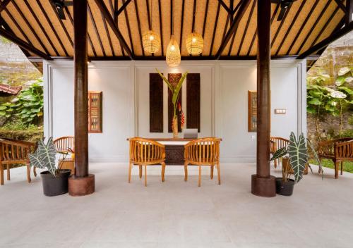 Lobby, Amanuba Ersadeva Resort  near Tembles Beach