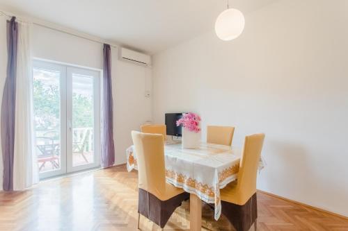 One-Bedroom Apartment with Terrace image 6