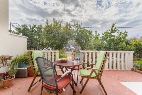 One-Bedroom Apartment with Terrace image 3