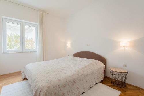 One-Bedroom Apartment with Terrace image 9