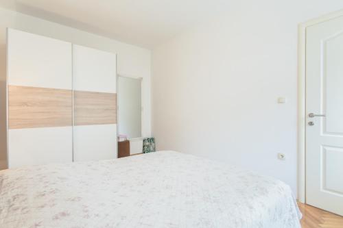 One-Bedroom Apartment with Terrace image 10
