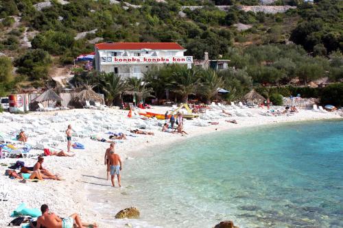 Apartments with a parking space Hvar - 4004 - image 3