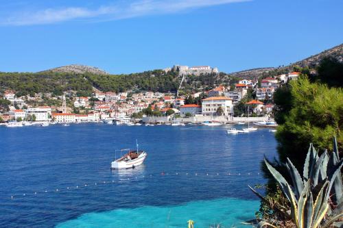Seaside house with a swimming pool Hvar - 12919 - image 4