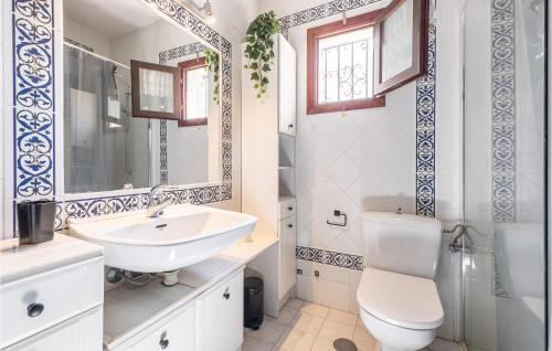 Nice home in Torrevieja w/ Outdoor swimming pool WiFi and Outdoor swimming pool - image 5