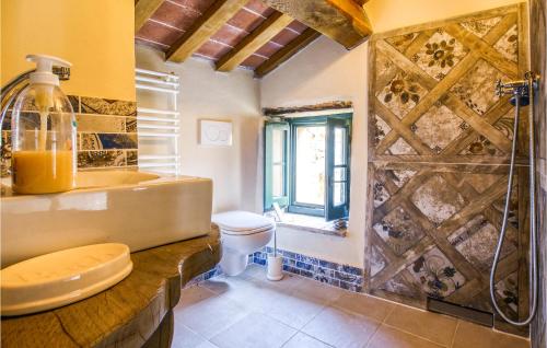 Bathroom, Nice apartment in Villagrande di Monteco with 2 Bedrooms in Montecopiolo