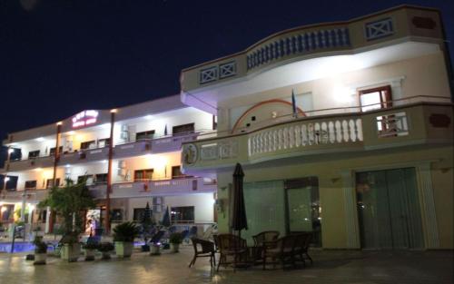 Sun City - image 11