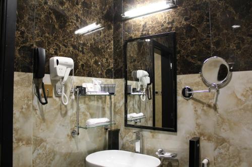 Emirates Park Resort Room Type - Premium Pool Access Room - Includes Complimentary Emirates Park Zoo Entry Tickets