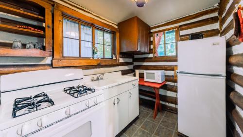 Log Cabin Motor Court Log Cabin Motor Court