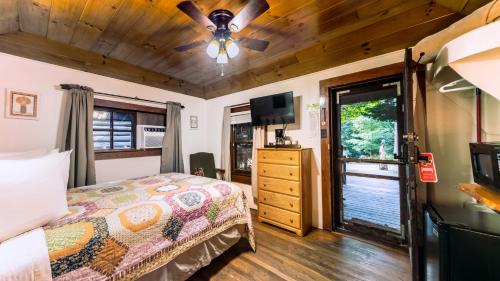 Log Cabin Motor Court Log Cabin Motor Court