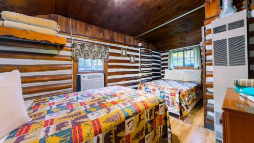 Log Cabin Motor Court Log Cabin Motor Court